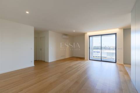 T2 com Varanda em Condomínio com Piscina em Canidelo