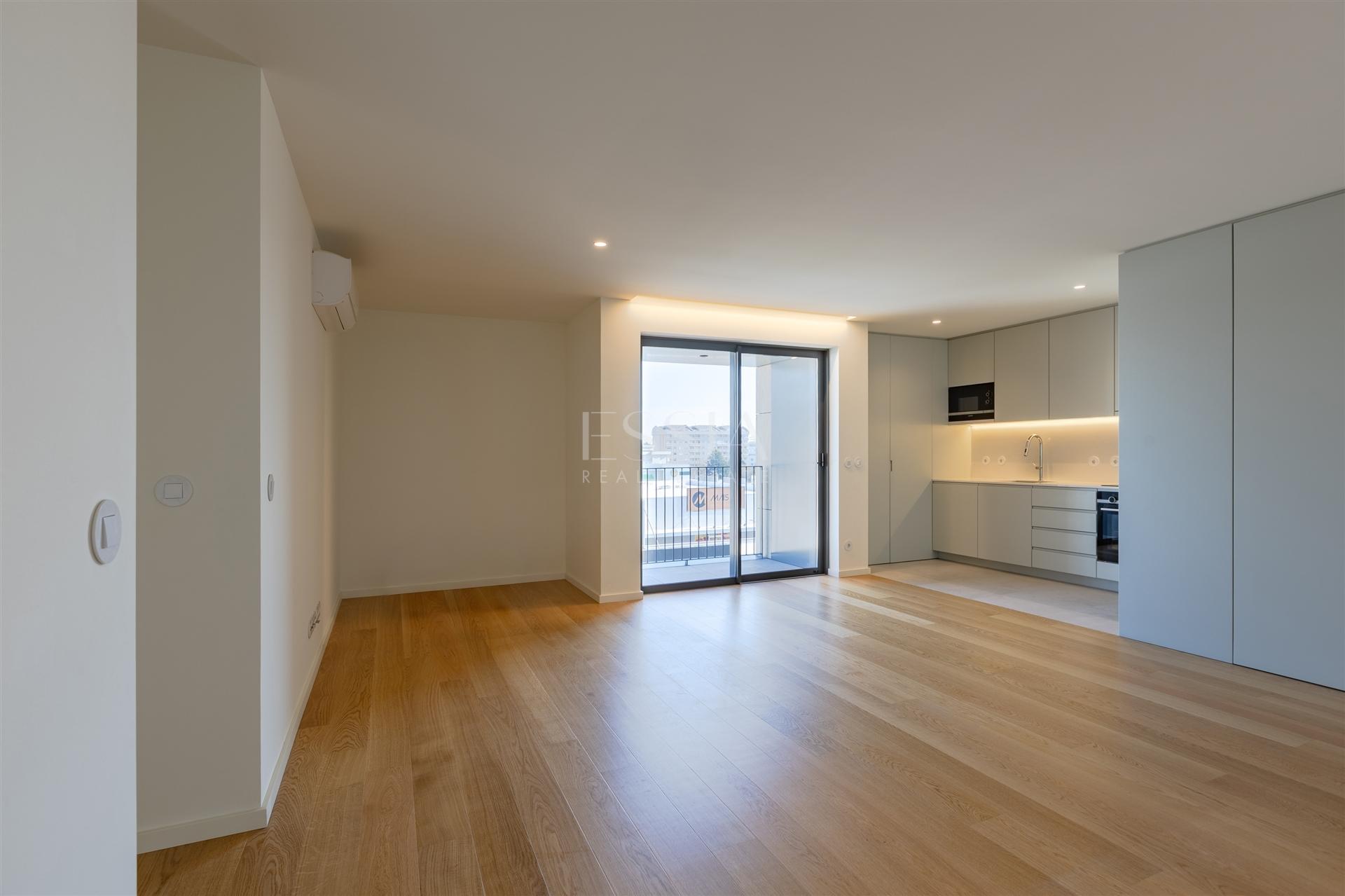 T2 com Varanda em Condomínio com Piscina em Canidelo