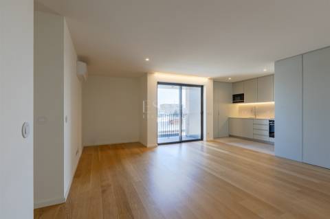 T2 com Varanda em Condomínio com Piscina em Canidelo