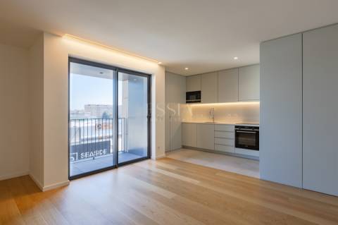 T2 com Varanda em Condomínio com Piscina em Canidelo