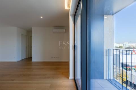 T2 com Varanda em Condomínio com Piscina em Canidelo