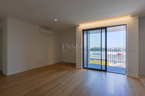 T2 com Varanda em Condomínio com Piscina em Canidelo