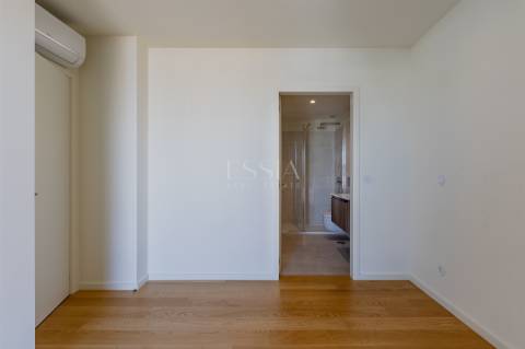 T2 com Varanda em Condomínio com Piscina em Canidelo