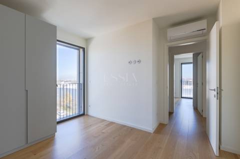 T2 com Varanda em Condomínio com Piscina em Canidelo