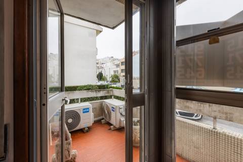 Apartamento T4 com Garagem Box entre o Marquês e P. Sá Carneiro