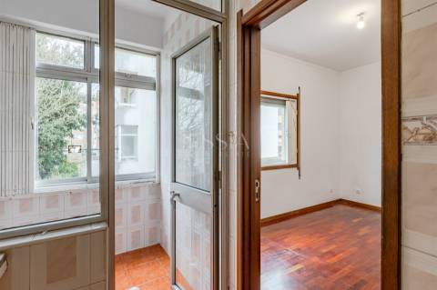 Apartamento T4 com Garagem Box entre o Marquês e P. Sá Carneiro