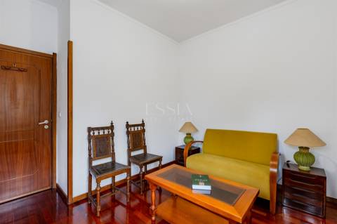 Apartamento T4 com Garagem Box entre o Marquês e P. Sá Carneiro