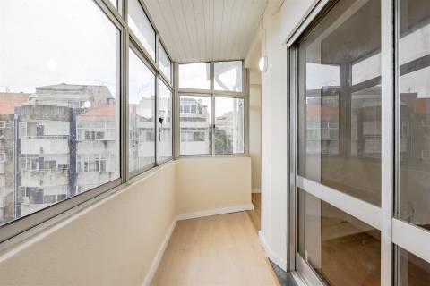 Apartamento T3+1 Remodelado no Bonfim, Porto