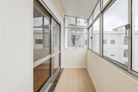 Apartamento T3+1 Remodelado no Bonfim, Porto