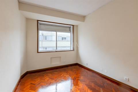Apartamento T3+1 Remodelado no Bonfim, Porto