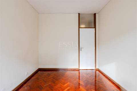 Apartamento T3+1 Remodelado no Bonfim, Porto