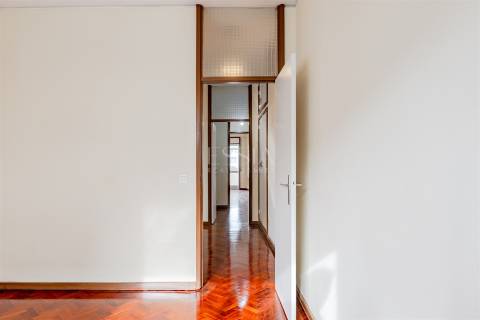 Apartamento T3+1 Remodelado no Bonfim, Porto