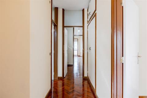 Apartamento T3+1 Remodelado no Bonfim, Porto