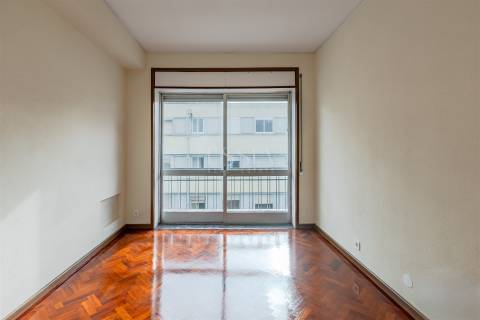 Apartamento T3+1 Remodelado no Bonfim, Porto