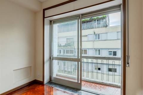 Apartamento T3+1 Remodelado no Bonfim, Porto