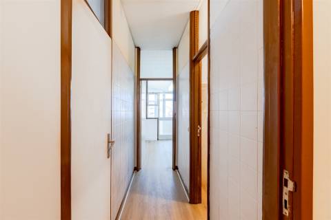 Apartamento T3+1 Remodelado no Bonfim, Porto