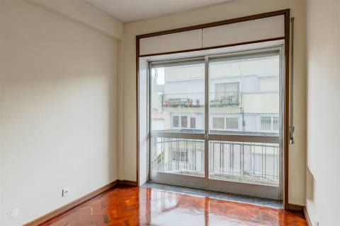 Apartamento T3+1 Remodelado no Bonfim, Porto