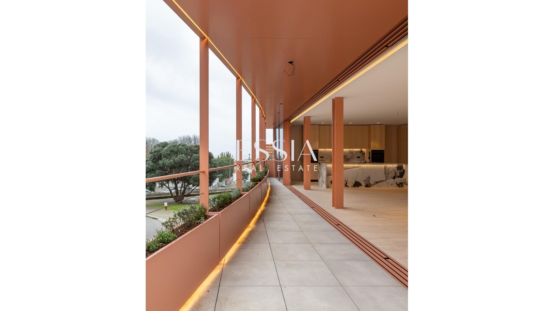 Apartamento T4+1 com Varanda e Vista Mar na Foz do Douro