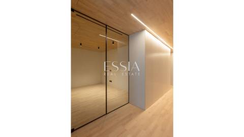 Apartamento T4+1 com Varanda e Vista Mar na Foz do Douro