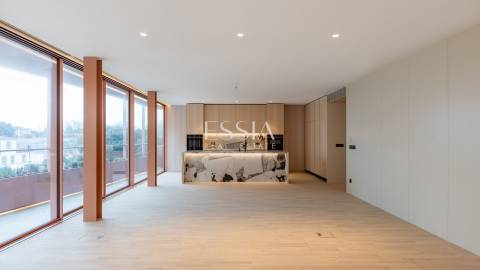 Apartamento T4+1 com Varanda e Vista Mar na Foz do Douro