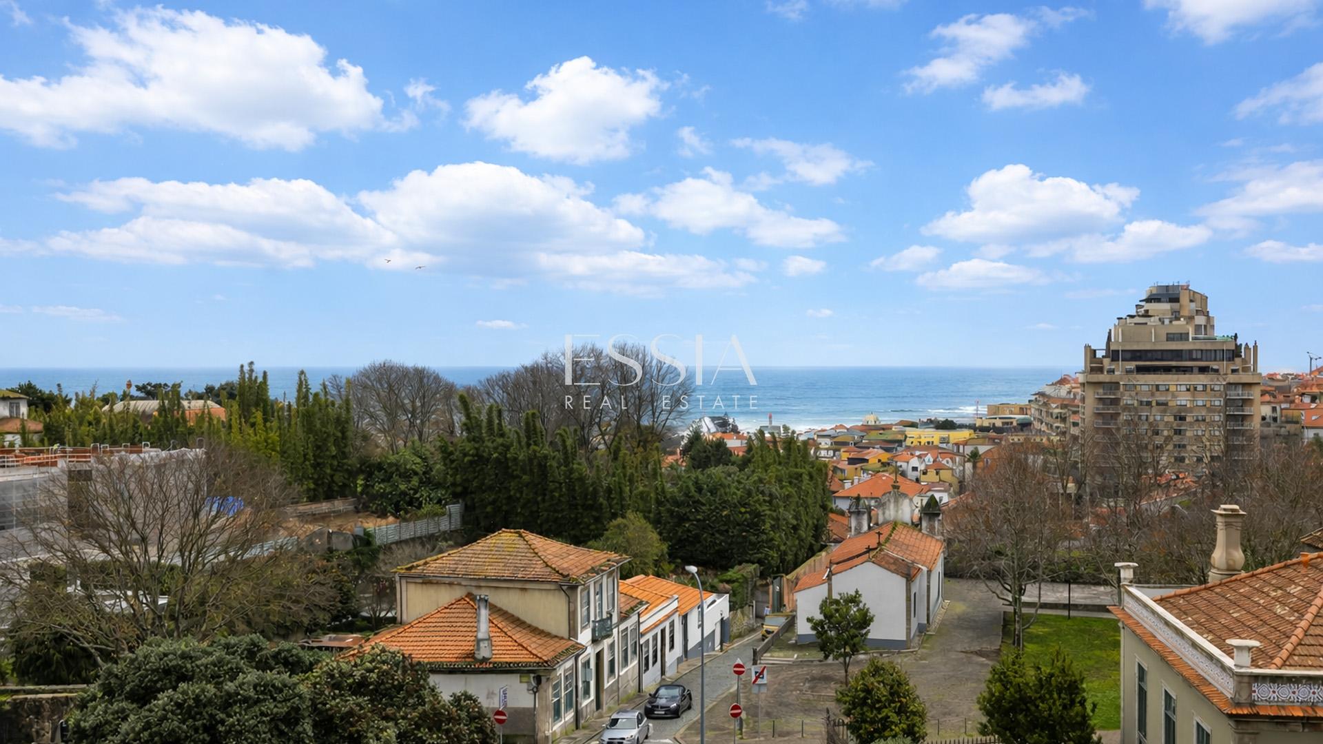 Apartamento T4+1 com Varanda e Vista Mar na Foz do Douro