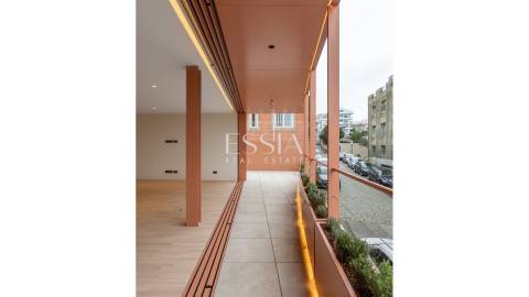 Apartamento T4+1 com Terraço e Vista Mar na Foz do Douro