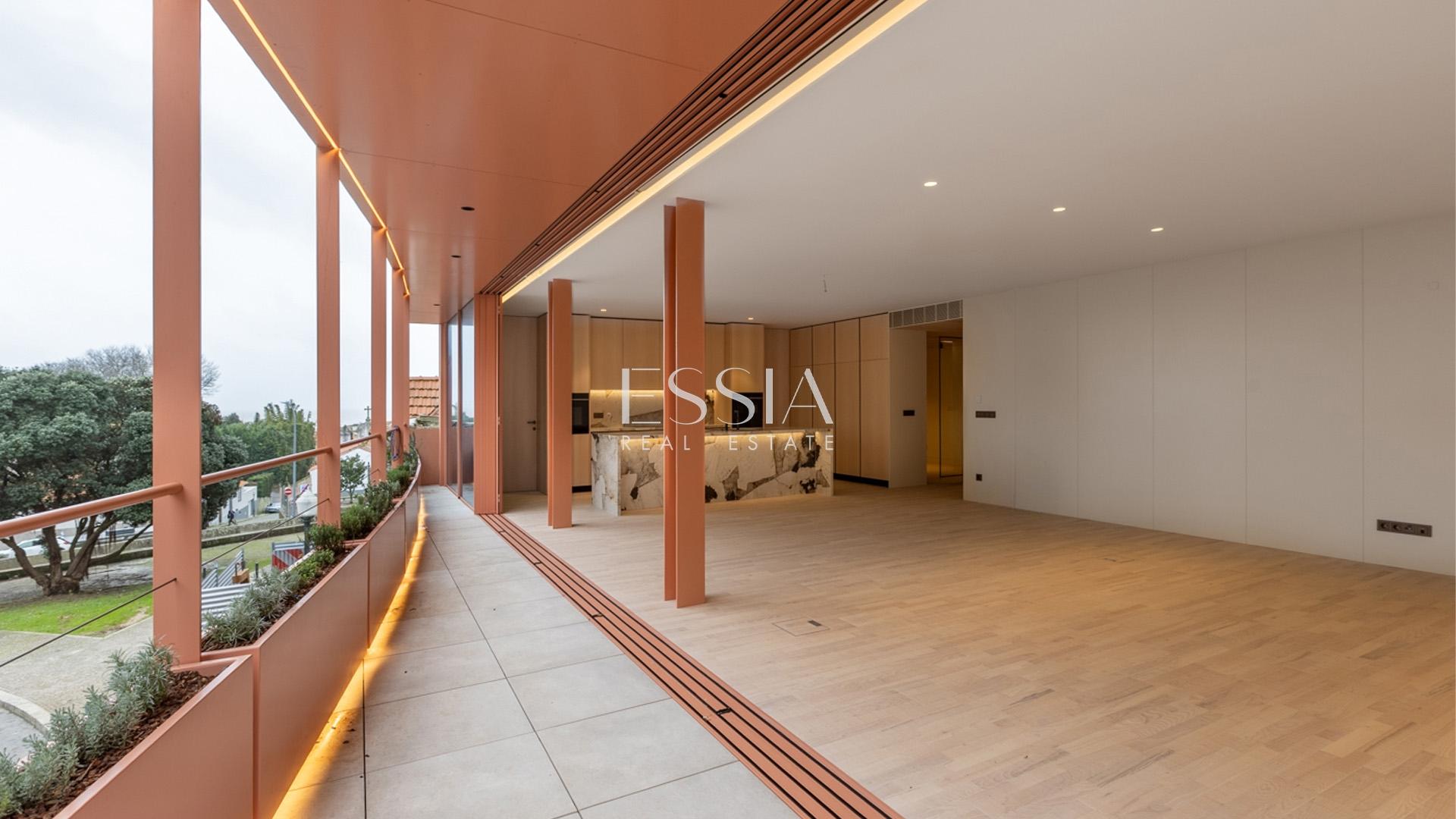 Apartamento T4+1 com Terraço e Vista Mar na Foz do Douro