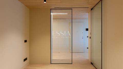 Apartamento T4+1 com Terraço e Vista Mar na Foz do Douro