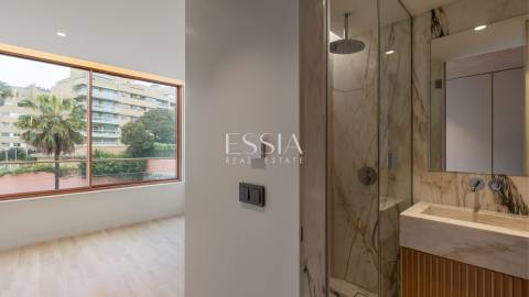 Apartamento T4+1 com Terraço e Vista Mar na Foz do Douro