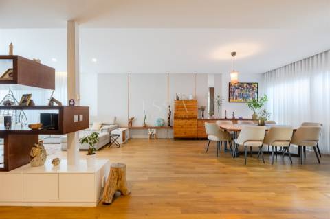 Moradia Térrea de Luxo T4 com Jardim e Terraço na Senhora da Hora