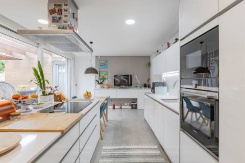 Moradia Térrea de Luxo T4 com Jardim e Terraço na Senhora da Hora