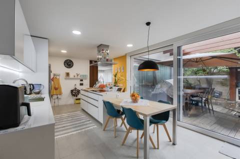 Moradia Térrea de Luxo T4 com Jardim e Terraço na Senhora da Hora