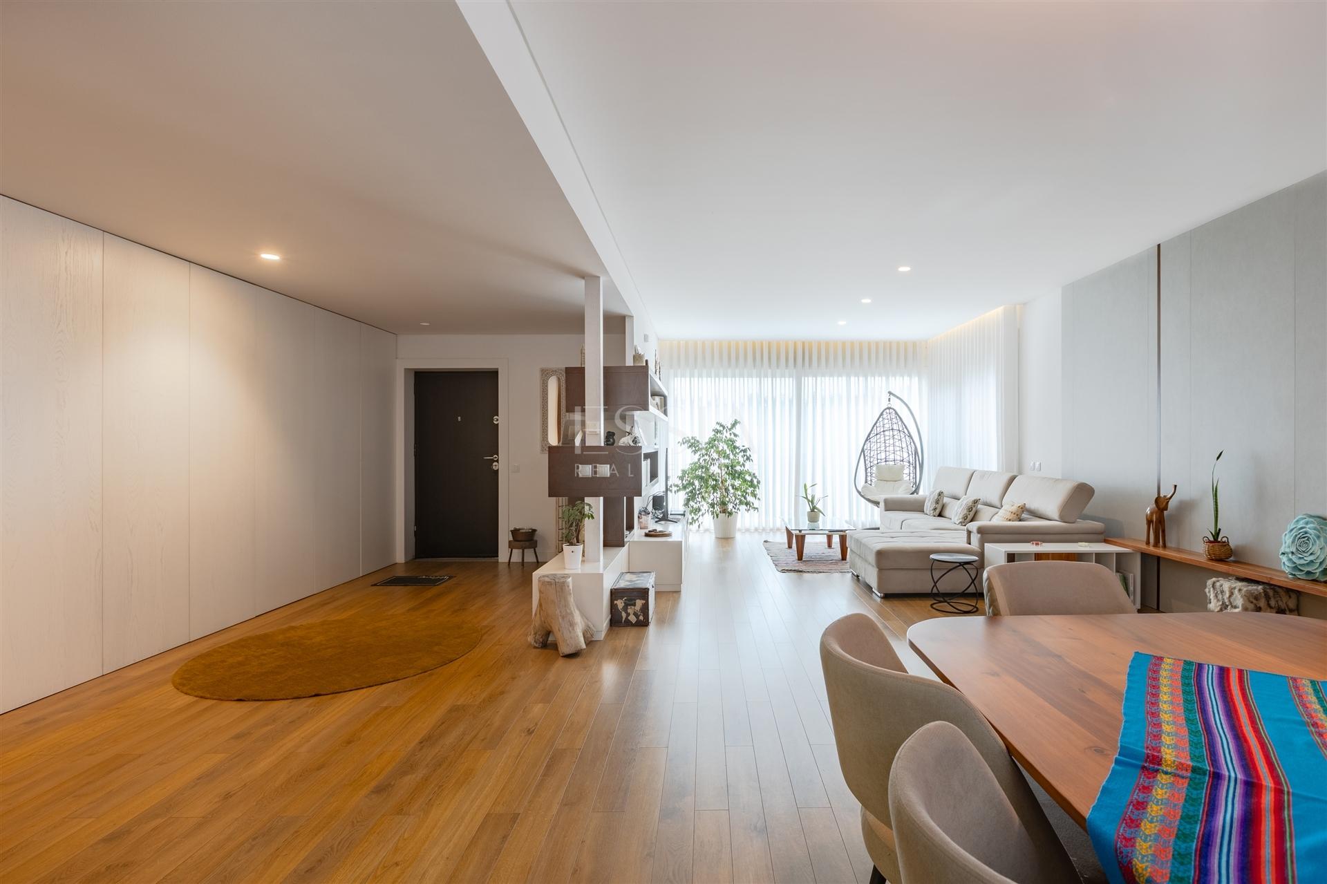 Moradia Térrea de Luxo T4 com Jardim e Terraço na Senhora da Hora