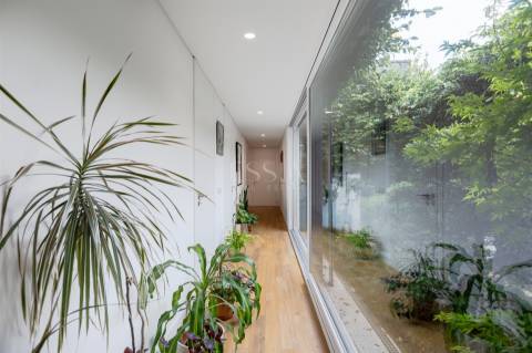 Moradia Térrea de Luxo T4 com Jardim e Terraço na Senhora da Hora