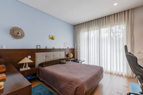 Moradia Térrea de Luxo T4 com Jardim e Terraço na Senhora da Hora