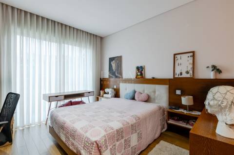 Moradia Térrea de Luxo T4 com Jardim e Terraço na Senhora da Hora