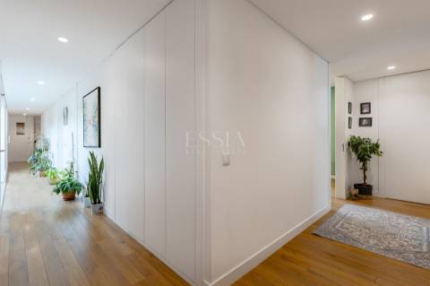 Moradia Térrea de Luxo T4 com Jardim e Terraço na Senhora da Hora