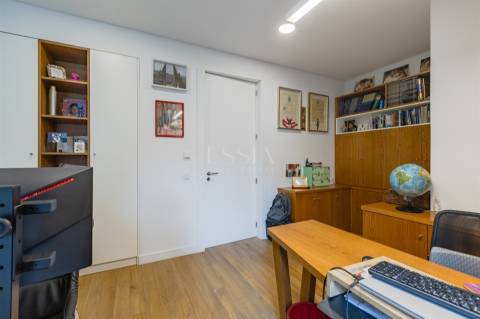 Moradia Térrea de Luxo T4 com Jardim e Terraço na Senhora da Hora