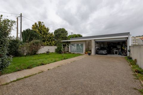 Moradia Térrea de Luxo T4 com Jardim e Terraço na Senhora da Hora