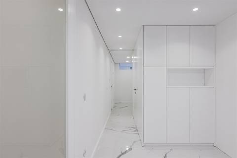 Apartamento T3 Renovado com Varandas na Avenida da Boavista