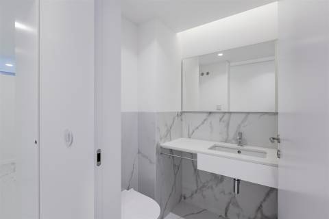 Apartamento T3 Renovado com Varandas na Avenida da Boavista