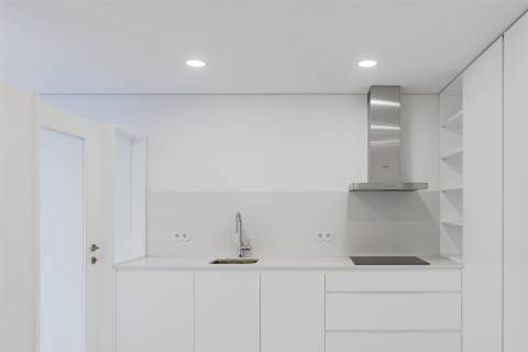 Apartamento T3 Renovado com Varandas na Avenida da Boavista