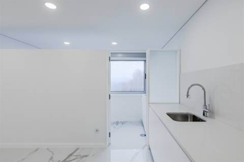 Apartamento T3 Renovado com Varandas na Avenida da Boavista