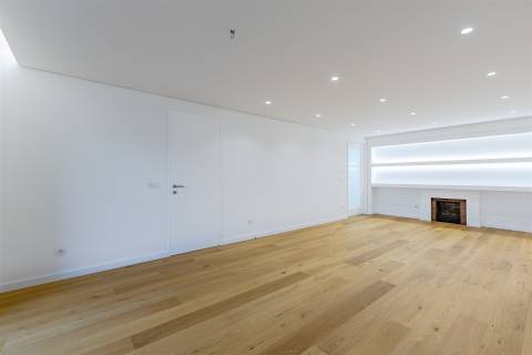 Apartamento T3 Renovado com Varandas na Avenida da Boavista