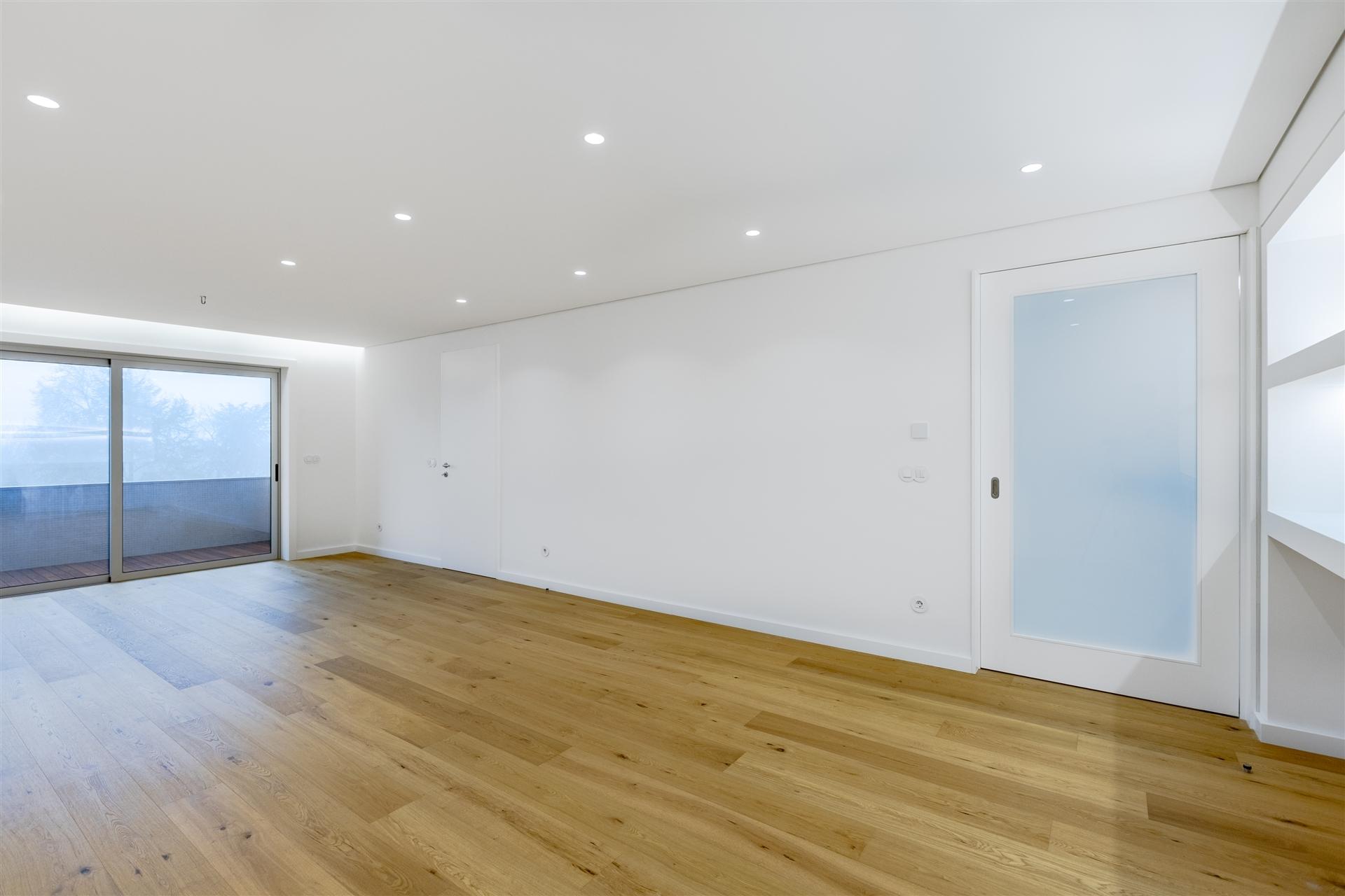 Apartamento T3 Renovado com Varandas na Avenida da Boavista