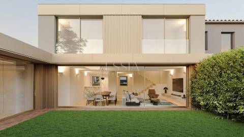 Moradia T4 com Jardim no Bairro da Marechal, Foz do Douro