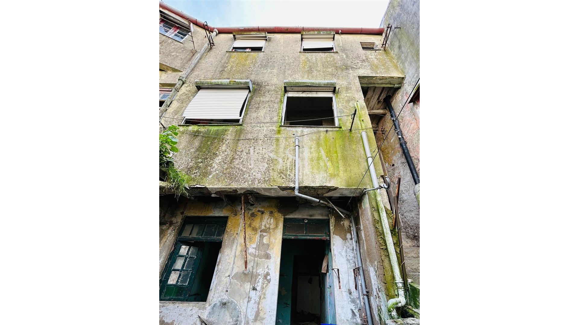 Moradia para Reabilitar no Centro do Porto