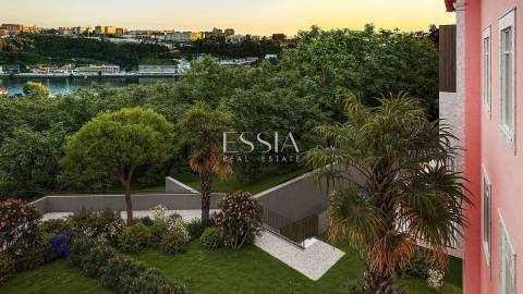 Apartamento T0+1 com Jardim no Palacete Douro, Porto