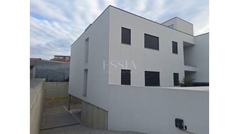 Apartamento T0 Novo em São Mamede de Infesta