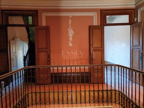 Prédio para reconstrução na Praça da República, Porto